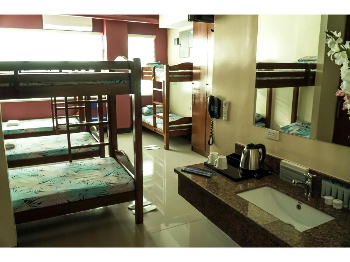 M28 Hotel And Apartments Cidade Quezon Exterior foto