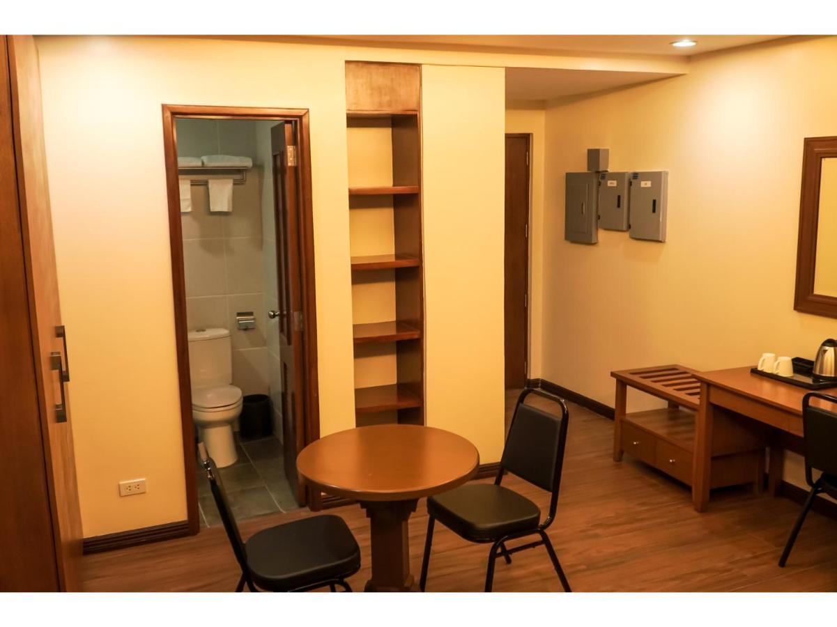 M28 Hotel And Apartments Cidade Quezon Exterior foto
