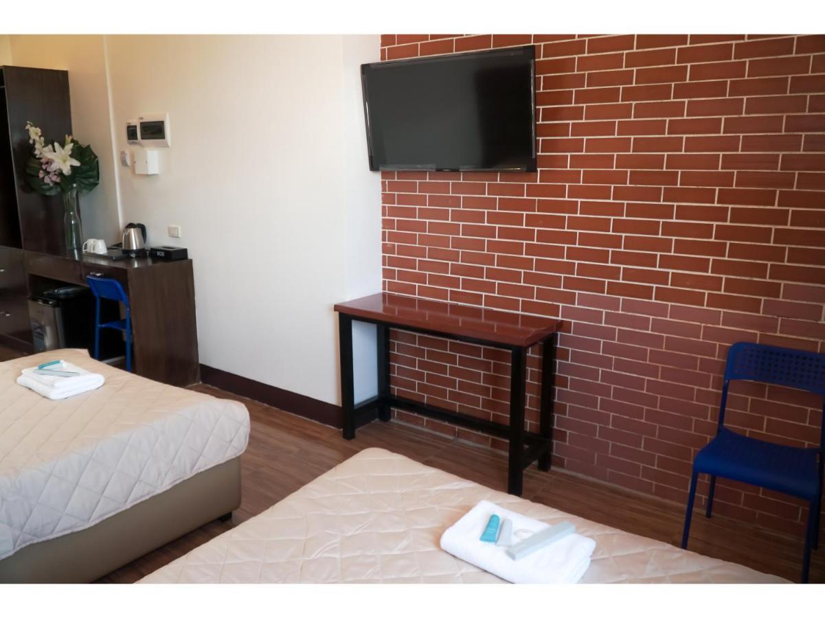 M28 Hotel And Apartments Cidade Quezon Exterior foto