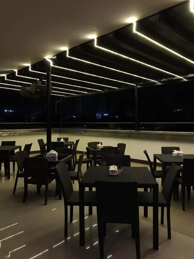 M28 Hotel And Apartments Cidade Quezon Exterior foto